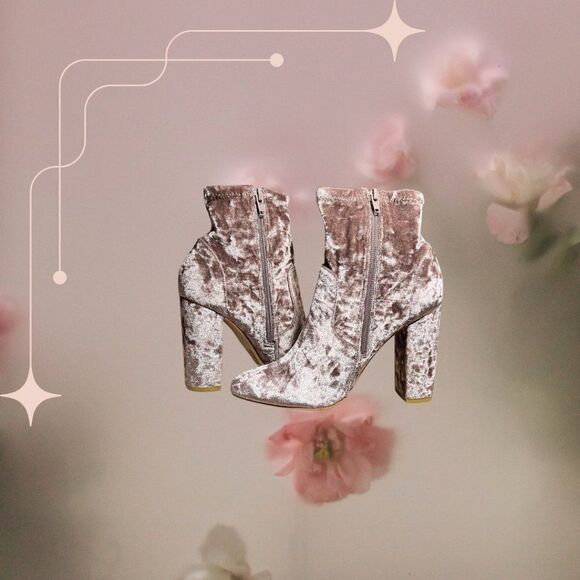 JustFab 'Rosanna' Crushed Velvet Ankle Bootie - Lilac - Size US 7 - Pristine! - Picture 4 of 11